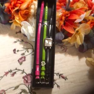 Quartz watch set with changeable bands